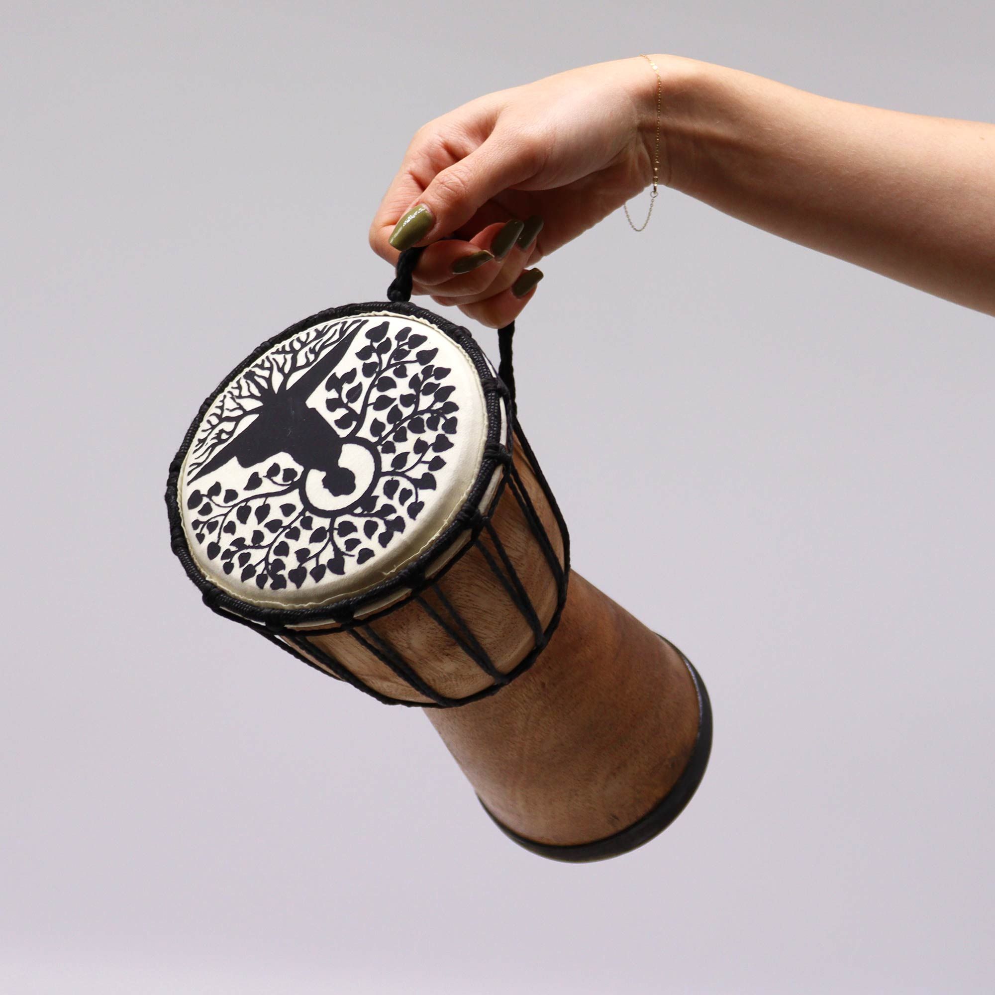 Ručne vyrobený bubon djembe so širokým vrchom – 25 cm