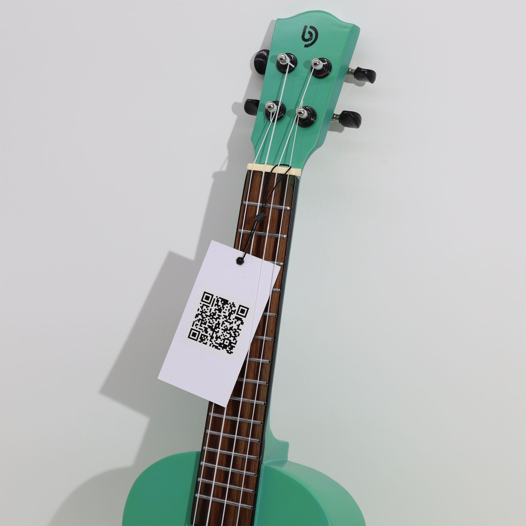 Ručne vyrobené ukulele – povrchová úprava Orange Sunburst (4 struny)