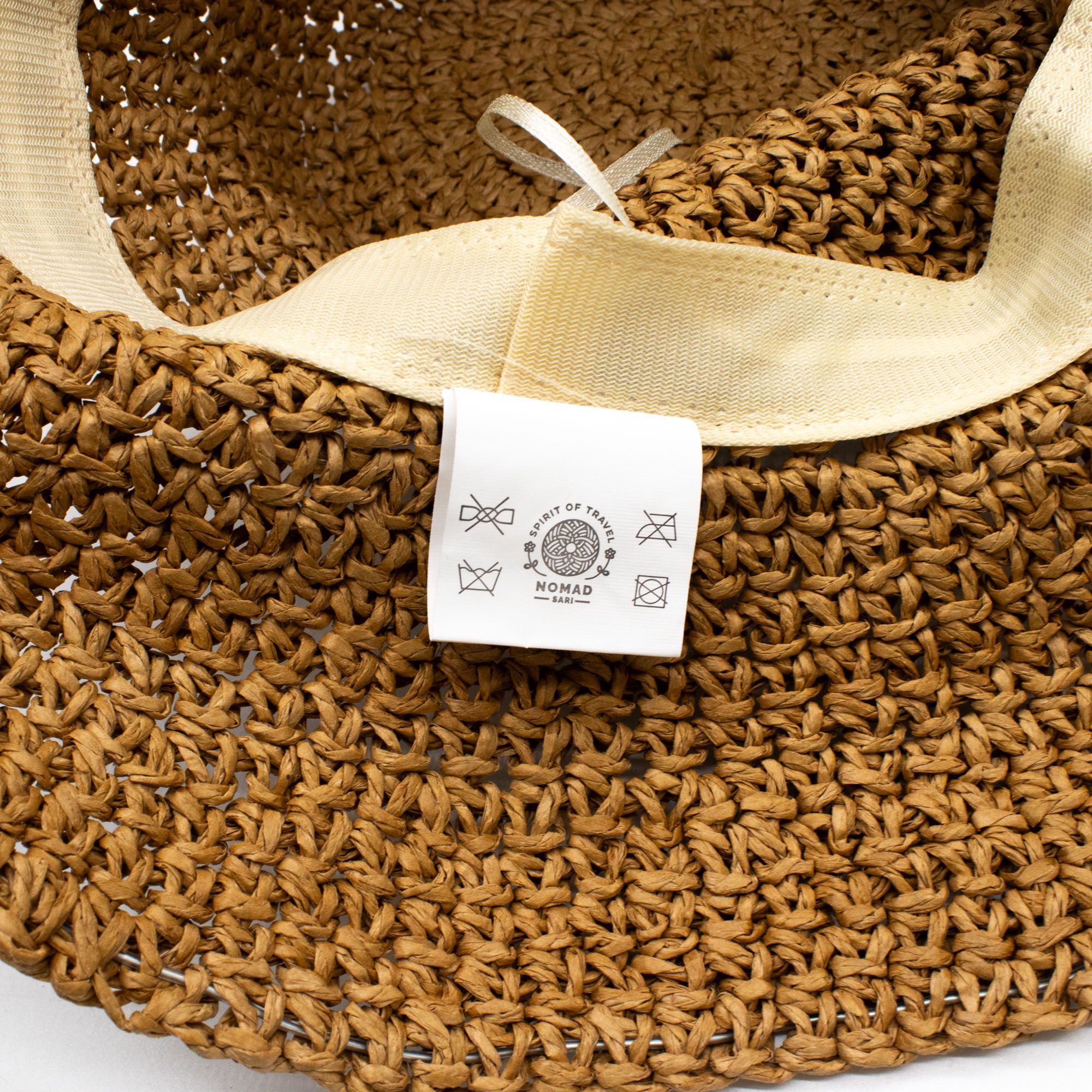 Slnečný klobúk Nomad Sari z mäkkého slámového materiálu – farba Natural Coffee